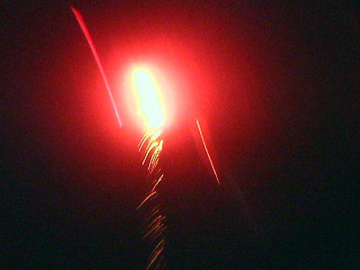 Празничный фейерверк в честь Дня Победы